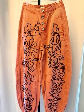 Size Small Embroidered Jogger Pants POL –  Dried Apple 🍎 Button front closure